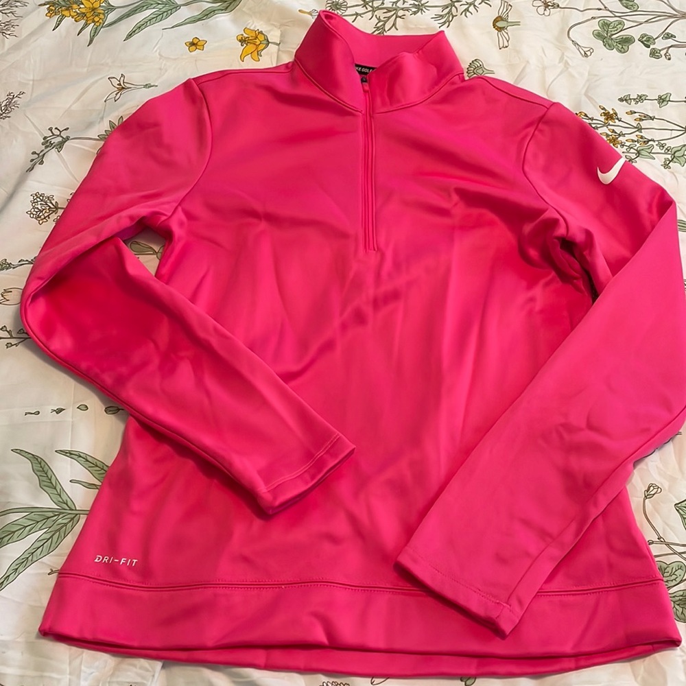 Be a Barbie on the green ⛳️🏌🏼♀️💕 Nike Golf Hot pink pullover, sz small EUC.